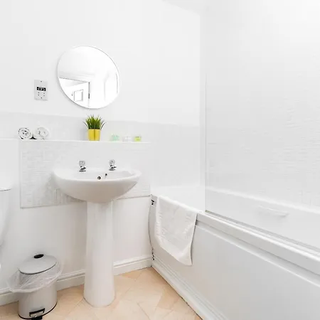 Spacious 2 Bedroom - Parking - Netflix - Wifi - 6cw *